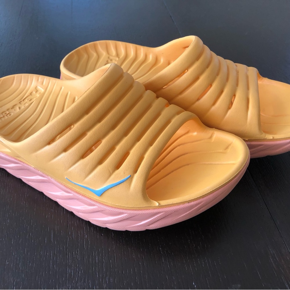 Like new Hoka OneOne recovery slide. Size 7 men, 9 women
